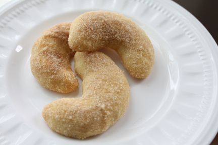 almond-crescent-cookies
