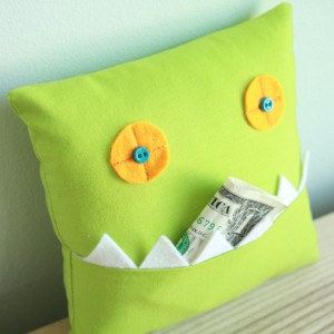 Monster Tooth Pillow – the long thread